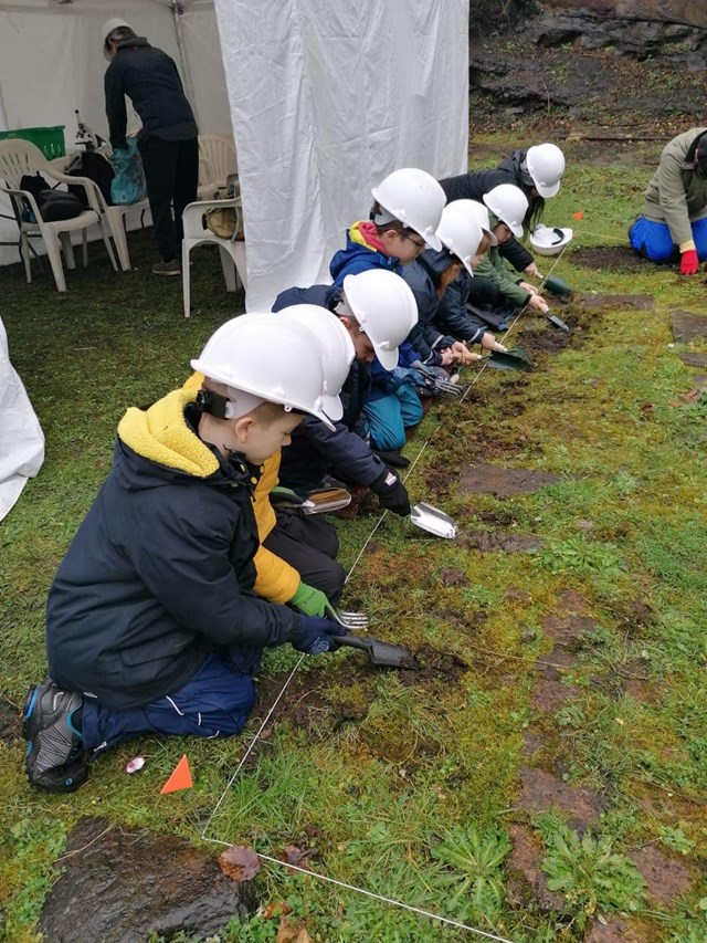 Scout dig 1-2