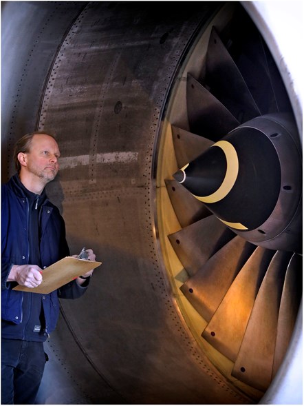 Conservator Thilo Burgel oversees the arrival of a newly-acquired Boeing 747 engine at the National Museum of Flight, East Fortune.  © Paul Dodds-3