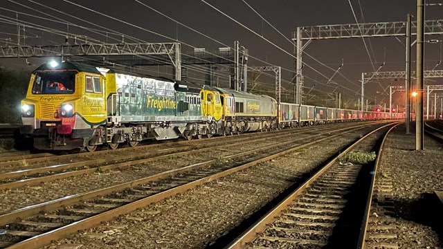 ‘Jumbo’ freight train first for West Coast main line: Jumbo freightliner service on first West Coast main line journey