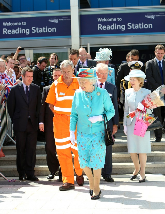 Her Majesty The Queen officially opens Reading Station: Her Majesty The Queen officially opens Reading Station