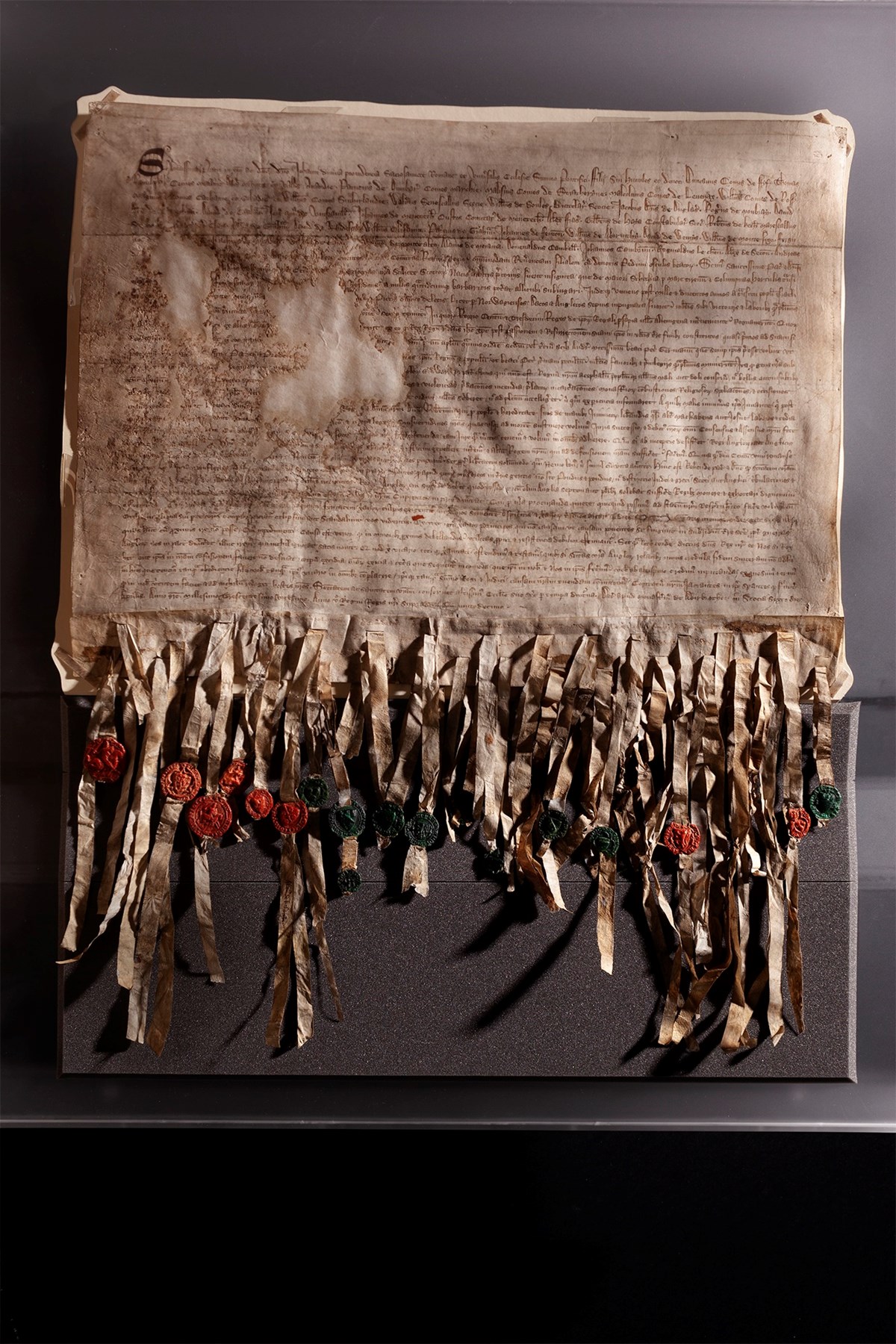 Declaration of Arbroath 3 credit Mike Brooks © King's Printer for Scotland, National Records of Scotland, SP13-7