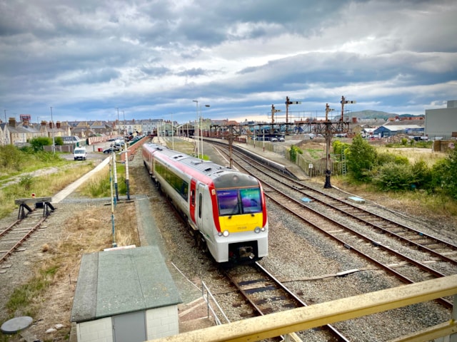 TfW Class 175 at Llandudno Station Network Rail: TfW Class 175 at Llandudno Station Network Rail
