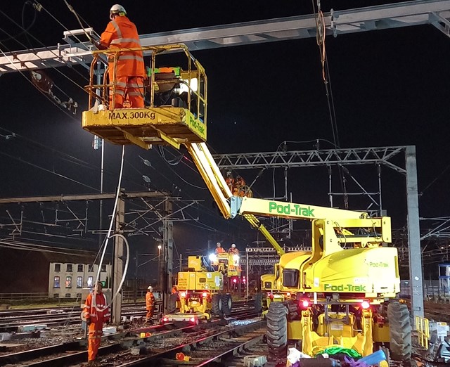 Network Rail prepares for Christmas track upgrades at Leeds station: Overhead line work at Leeds station, 30-31 October 2021