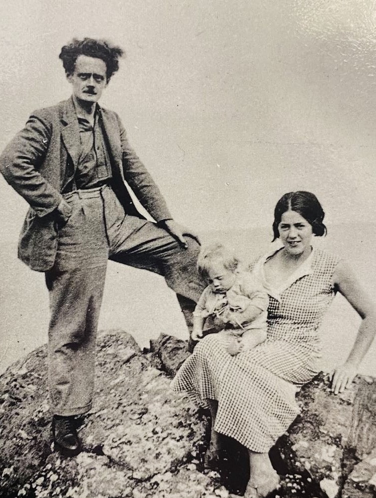 Chris, Valda and Michael Grieve in Whalsay, summer 1933. Copyright: Grieves Estate.