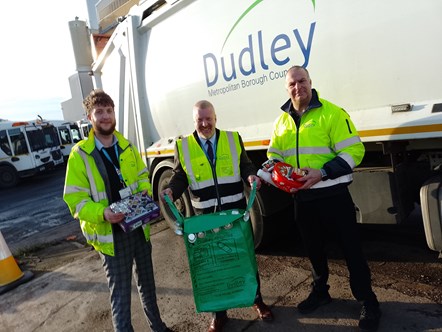 plastic and metals recycling cllr damian corfield  and staff-2