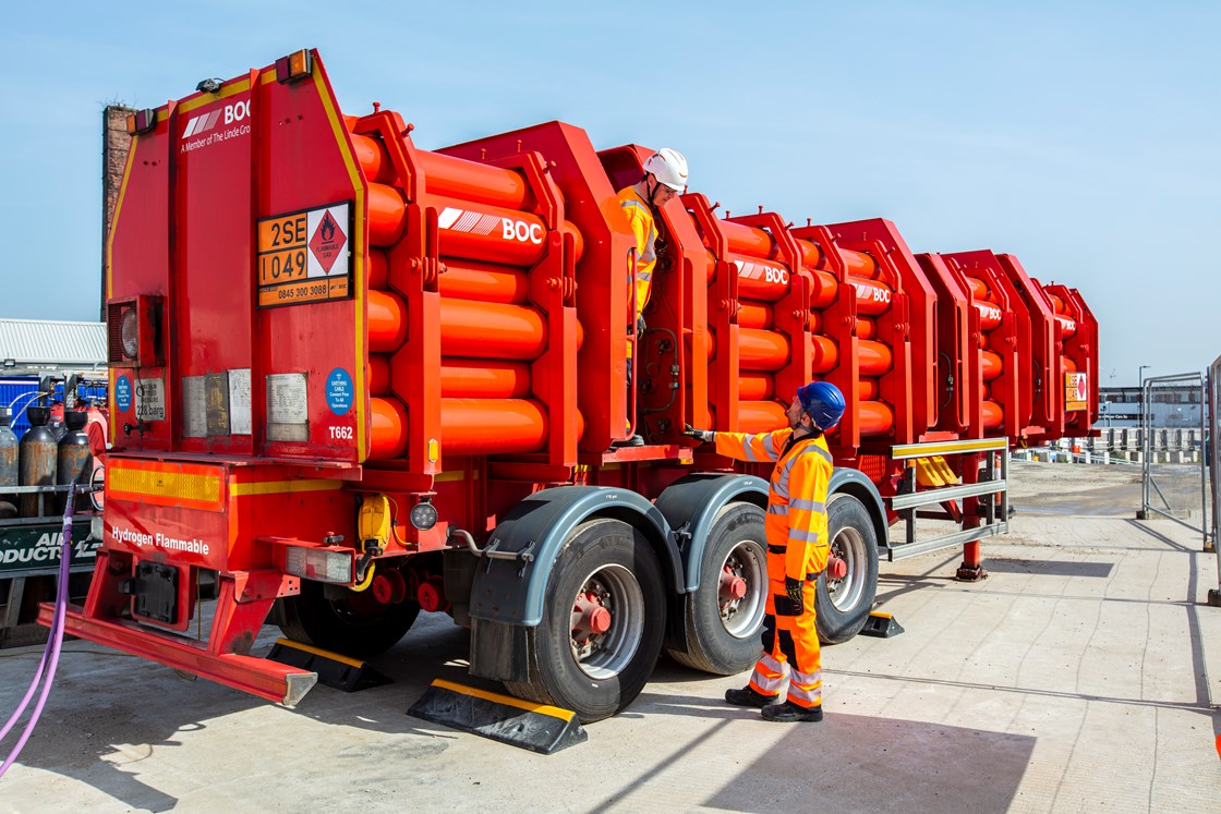 Hydrogen cylinders being delivered to the HS2 construction site