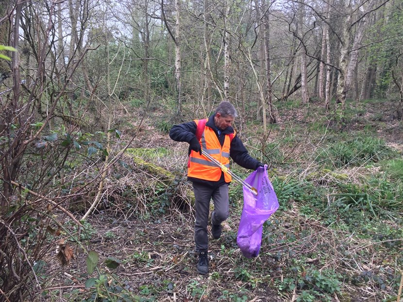 City comes together to support campaign to tackle litter at parks and green spaces: Volunteers in parks and green spaces