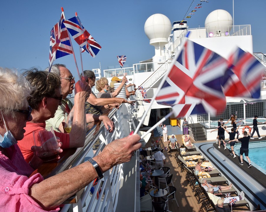 Saga's Spirit of Adventure cruise ship celebrates the Platinum Jubilee (6)