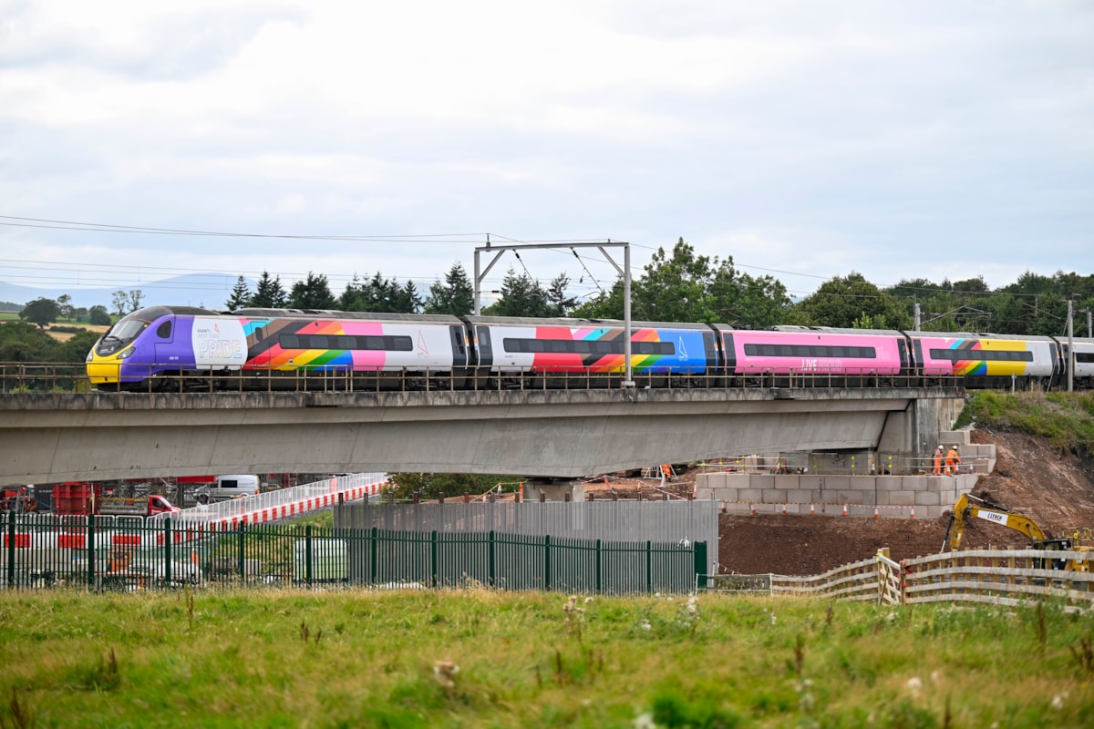 Avanti West Coast Pendolino Clifton Bridge