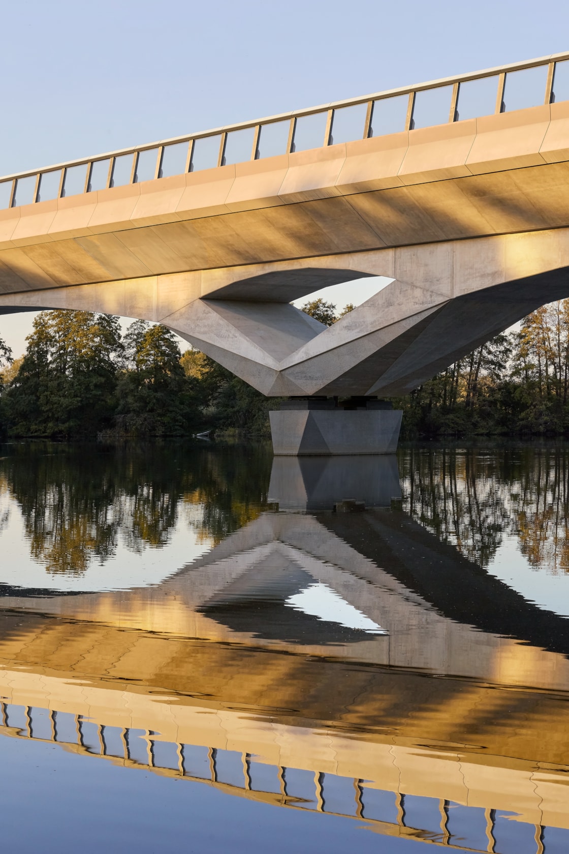 HS2 Colne Valley Viaduct - Korda Lake V-Pier Detail Dusk (C) Grimshaw Hufton Crow