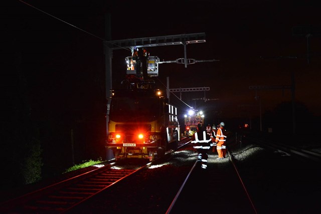 Network Rail installs the first overhead electrification wiring on the Great Western Main Line: Installation of overhead electrification wiring 2