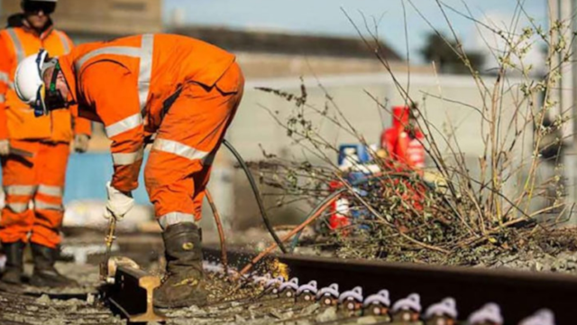 Get back on track: Students encouraged to give Network Rail apprenticeships a try: Apprentices on track-2