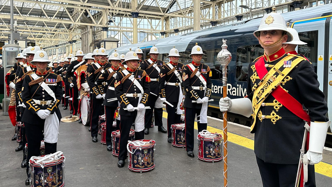 Armed Forces arrive at London Waterloo 4