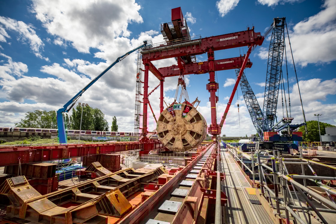 TBM Caroline lifted out of vent shaft at Green Park Way, Greenford - 25 May 2025: HS2 lifts Tunnel Boring Machine (TBM) ‘Caroline’ from below ground at the Green Park Way site in Greenford, West London.
On Sunday 25th May, engineers working on the HS2 project lifted the TBM 9.48metre diameter cutterhead, front and middle shield, weighing 850 tonnes, using a large gantry crane. The tunnelling machine concluded its 5mile journey from West Ruislip in April, arriving in an underground reception chamber. TBM Caroline excavated over 1.2 million tonnes of earth and installed 4,217 tunnel rings.