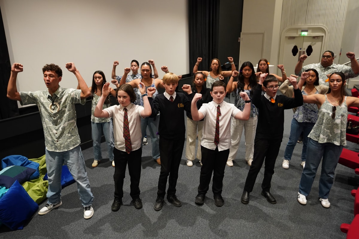 Pupils from Kamehameha school in Hawai'i and Glasgow's Gaelic High School meet at the National Museum of Scotland (Credit Stewart Attwood)