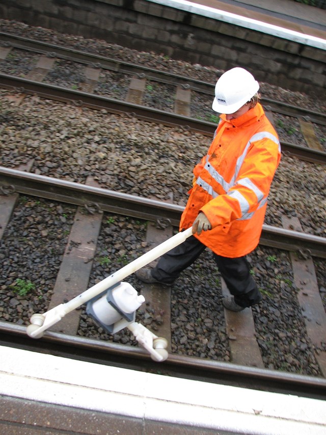 Leaf buster: Leaf buster treating track