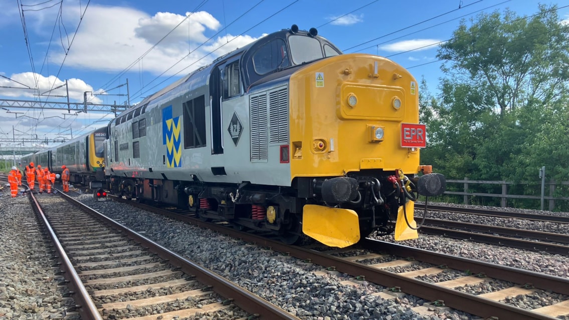 Emergency track repairs: London Euston passengers advised to check before they travel this weekend: Rail engineers working to move stranded train at Bletchley