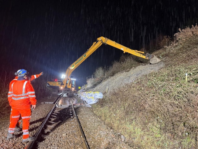 Woolley Tunnel landslip 1.jpeg: Woolley Tunnel landslip 1.jpeg