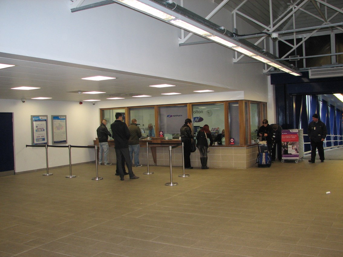 Ticket office: The new four-position ticket sales counter in the station foyer