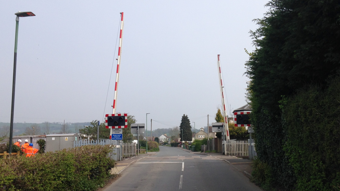 Oldends level crossing web