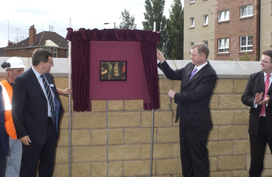 Titwood Road Bridge - re-opening: David Simpson invites Tom Harris MP to unveil a plaque at the re-opened Titwood Road Bridge on Monday 31 July 2006.
