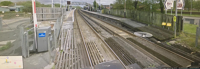 Wool level crossing - daylight