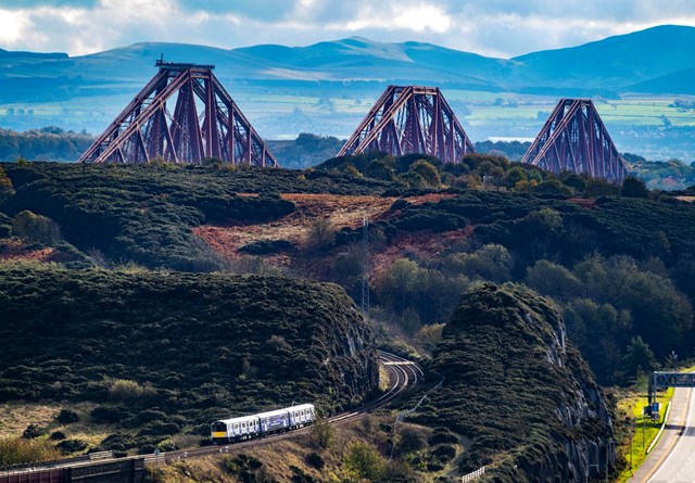 Video: Green train goes Forth to mark COP26 in Glasgow: VivaRail Bridge 1