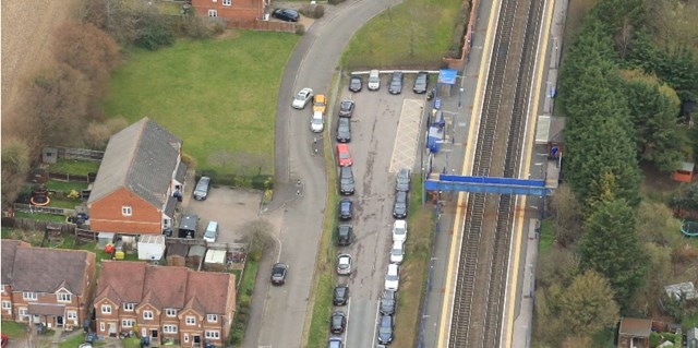 Saunderton station footbridge