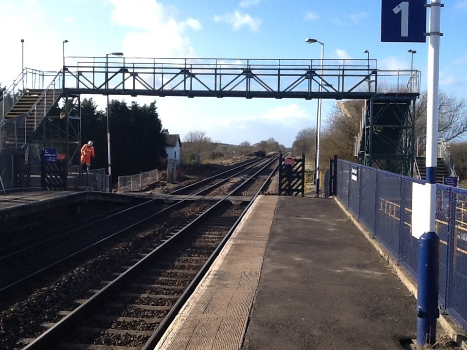 New footbridge opens at Thorne South: Temporary footbridge at Thorne South station