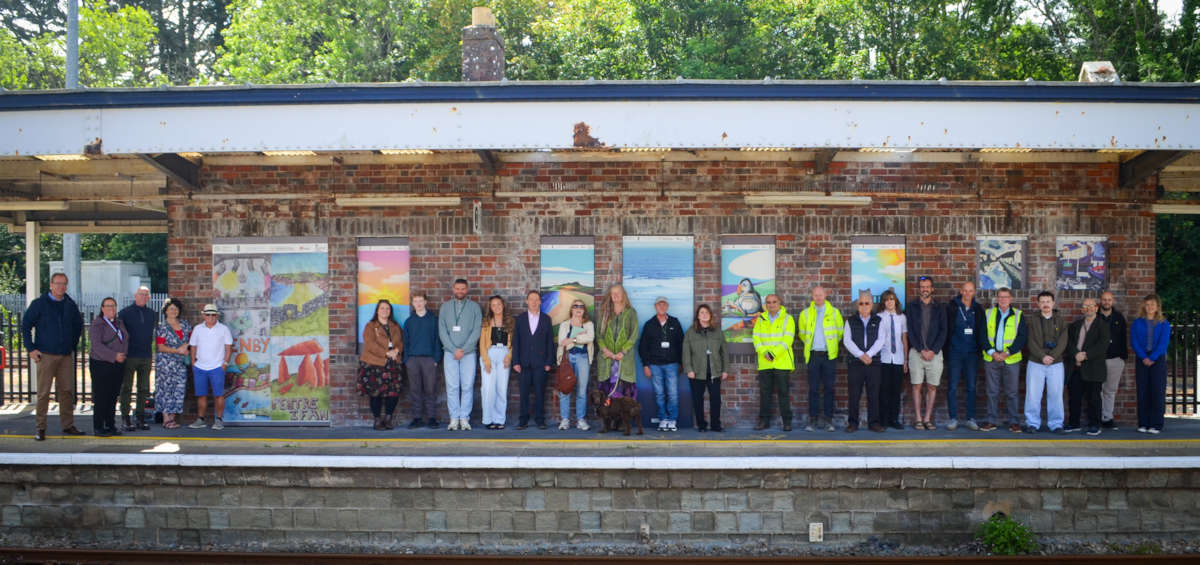 Railway station artwork - Celf gorsaf reilffordd