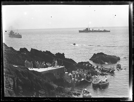 The International Ornithological Congress (IOC) leaving South Haven, Skokholm. The IOC had held their international scientific meeting in Oxford, with about 350 people from around the world attending.