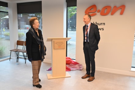 HRH The Princess Royal unveils a plaque to commemorate her visit to Blackburn Meadows renewable energy plant in Sheffield.
Pictured with Chris Lovatt, COO of Energy Infrastructure Solutions at E.ON.
2nd October 2024