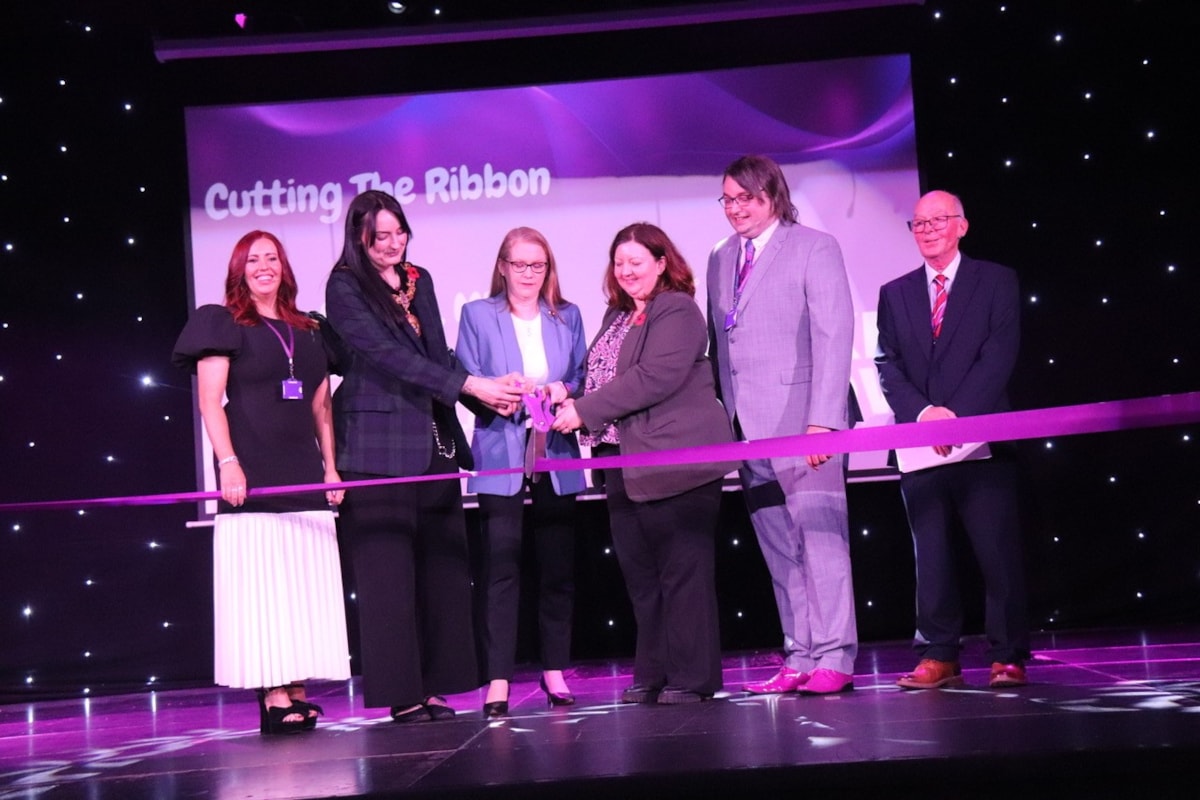 Take a bow opening, ribbon cutting