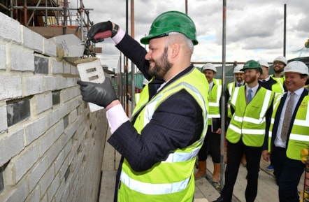 Linden Homes_KER_Mayor brick laying
