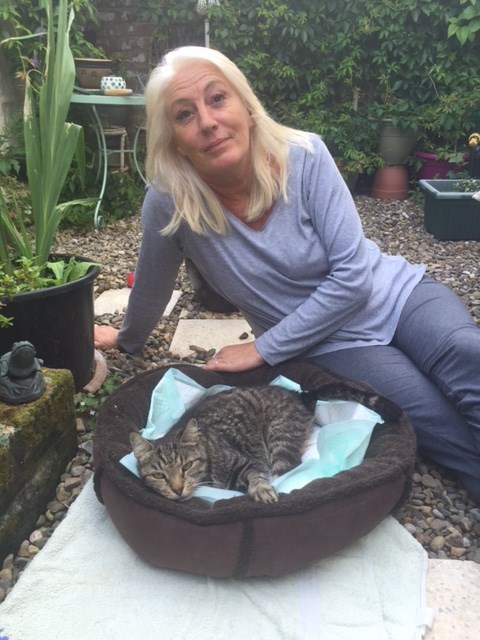 Lesley Jones with her cat Piggy