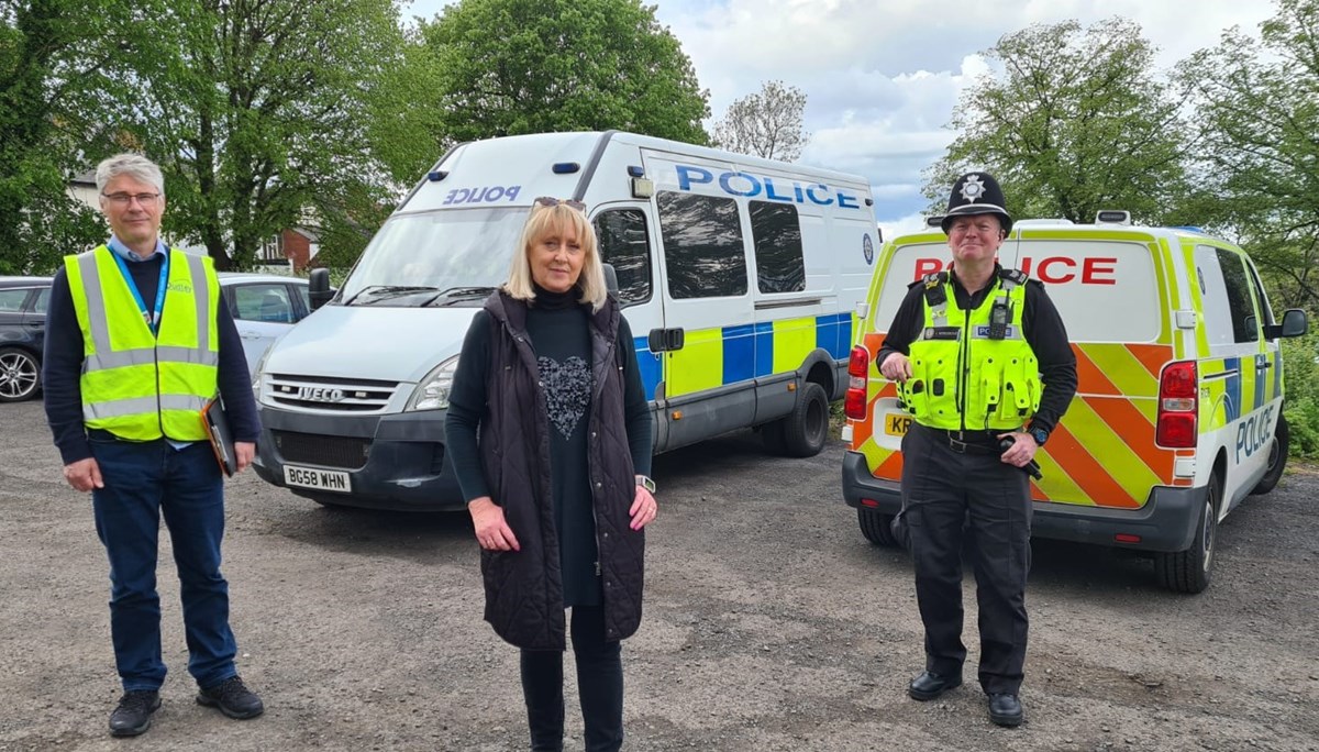 Enforcement officer John Scobie, cabinet member Cllr Karen Shakespeare and Sgt John Norgrove, Lye & Amblecote Neighbourhood Policing Team