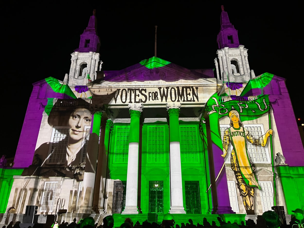 Light Night 2024: At Leeds Civic Hall, the breath-taking Out of the Aire paid tribute to some of the people and events that have been part of the fascinating story of Leeds.