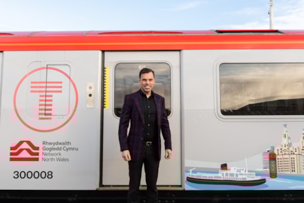 NNW wrapped train (1)