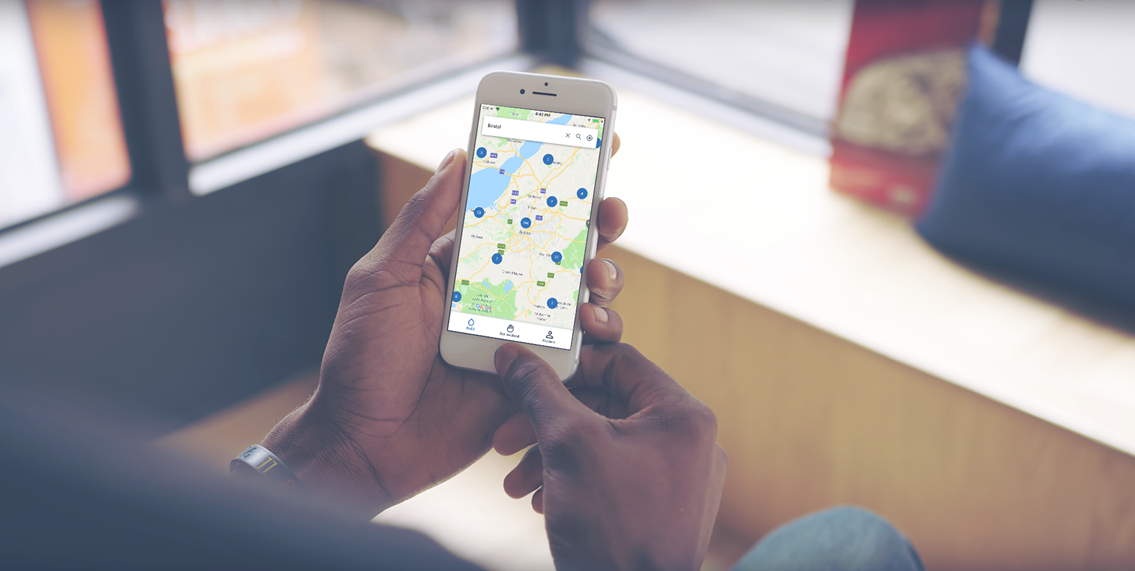 man holding iphone with Refill app