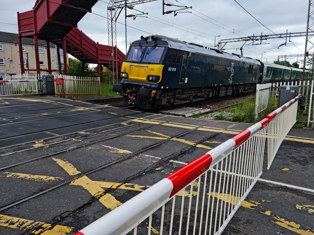 Public warned over Logans Road level crossing misuse: Logans Road