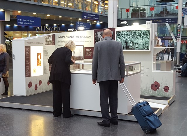 Manchester remembers – exhibition honours the roles played by the railway and women during WWI: WWI exhibition at Manchester Piccadilly 2015