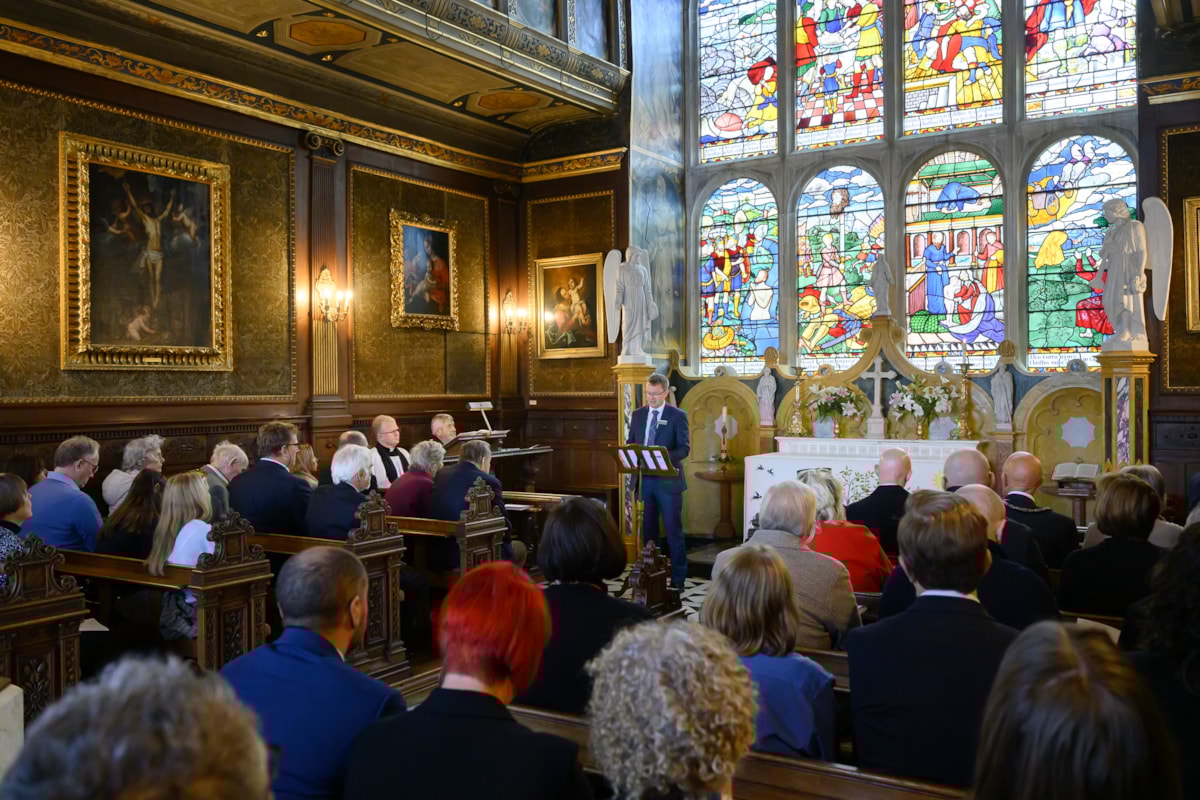 David Horne, LNER Managing Director, speaks at the Hatfield Rail Crash Memorial Service, LNER-2