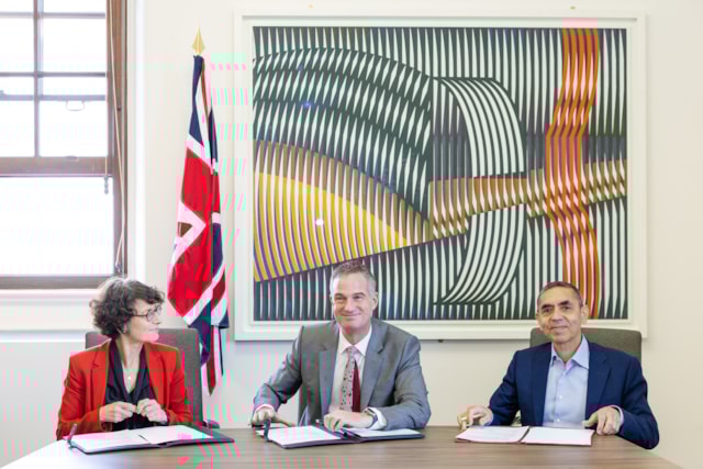Secretary of State signs a deal on a £1 billion 10-year investment in the UK by BioNTech-15