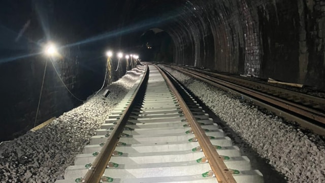 New track in St Anne's tunnel between Bath and Bristol: New track in St Anne's tunnel between Bath and Bristol
