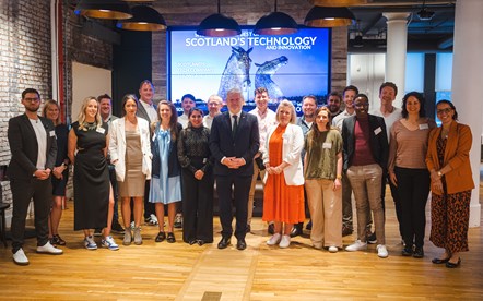 Minister Angus Robertson with startups TW140423