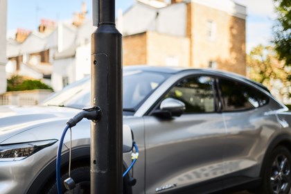 Redbridge Council partners with Siemens and ubitricity to expand Redbridge’s EV Network: ubitricity lamppost charge point