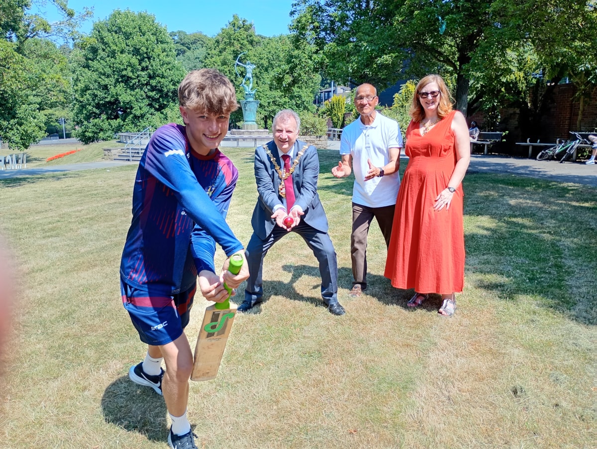 Jimmy Turton Stourbridge Cricket Club, Mayor of Dudley,  Cllr Mohammed Hanif and Mayoress of Dudley (2)
