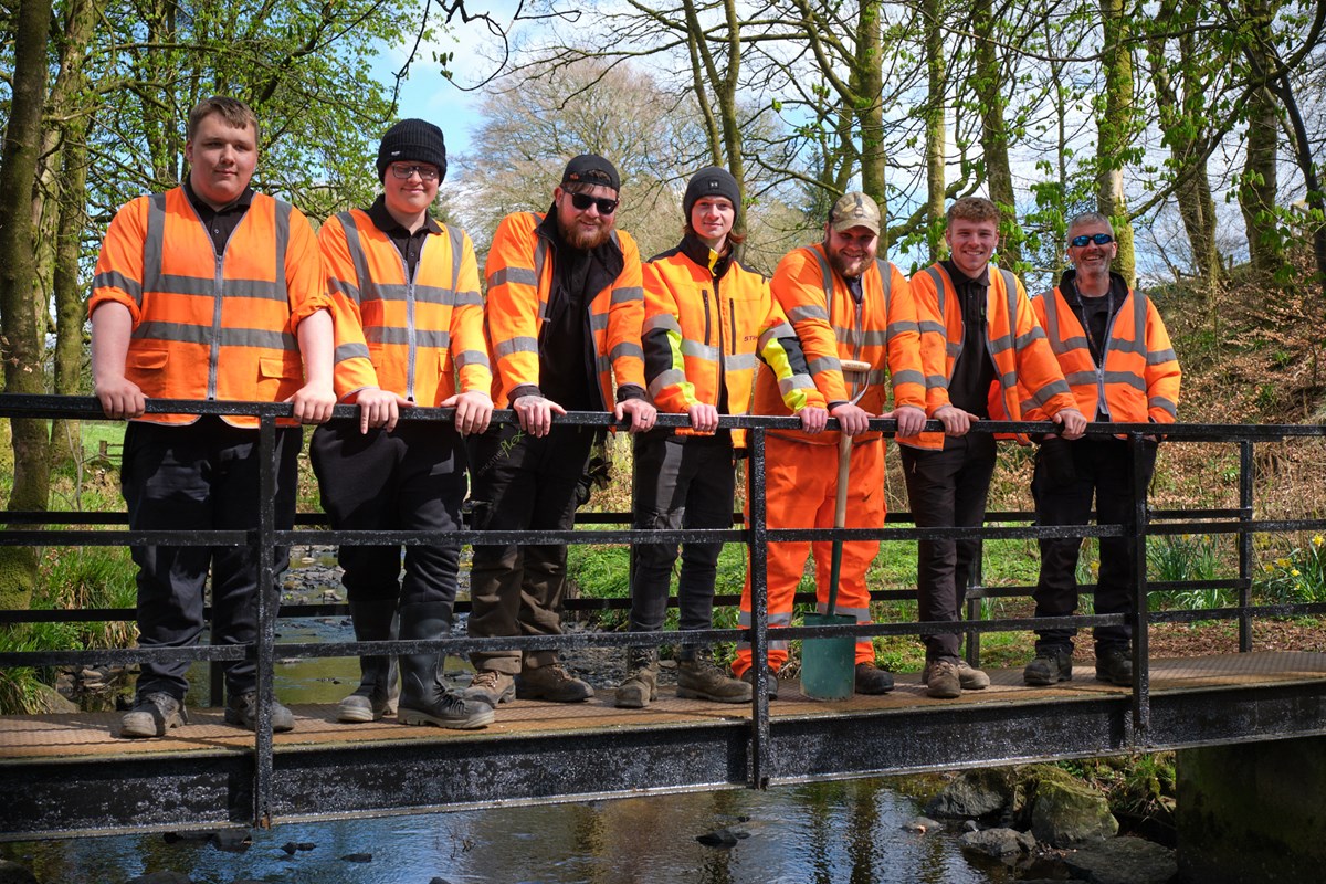 The Modern Apprentices with their chargehand Mark McDicken