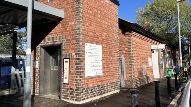 New lifts improve passengers’ access to trains at Warwick station: New lift on platform 1 at Warwick station