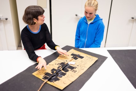 Bridget tells Curator Mhairi Maxwell abour her climate protest placard at the National Museums Colletion Centre. Photo (c) Duncan McGlynn (3)